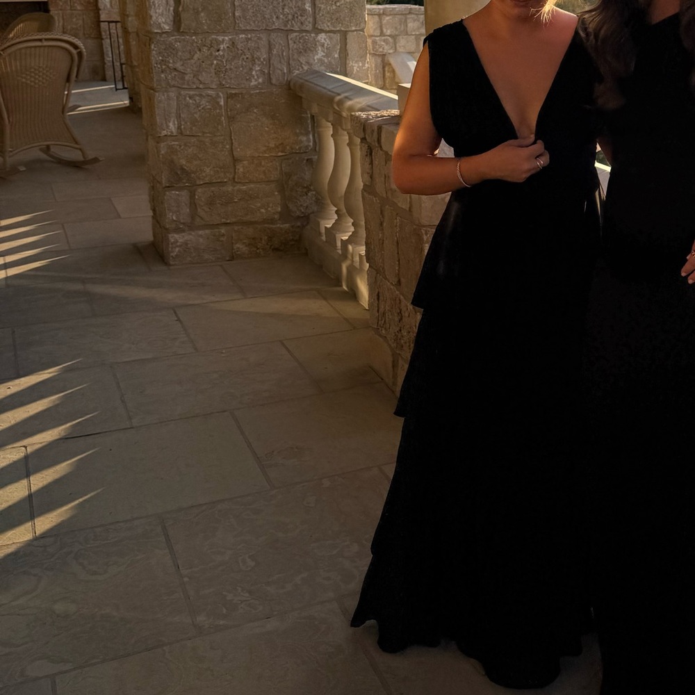Lulus black gown - Picture 2 of 3